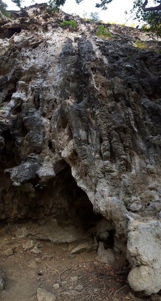Heading straight up the center of the photo and Link the two pictures together with a 80 meter rope for a good time.