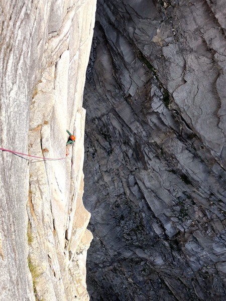Brandon soaring high on La Pluma, climbing the flake pitch