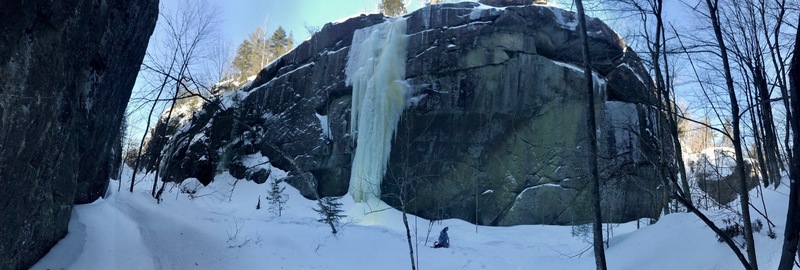 The entrance to Underwood Canyon, with White Fang in the center.