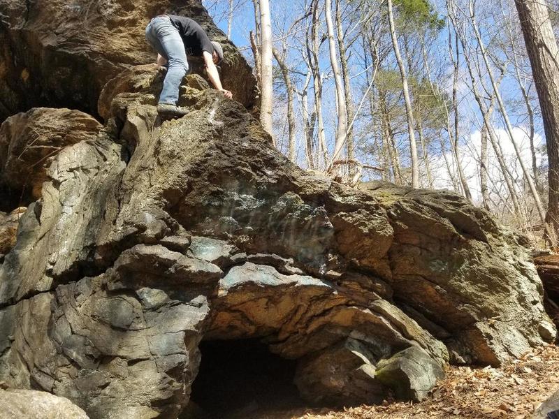 Bouldering in Creek Cave, Southeastern Lowlands