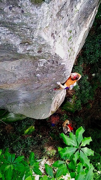 Chalking up before the upper crux, free solo