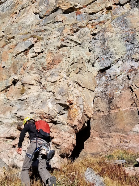You can start on this pillar or to the right. Go up and trend into the dihedral.