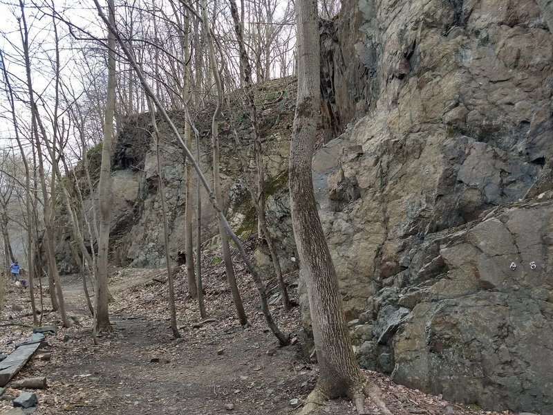 Looking from the right end towards the left end of the wall.