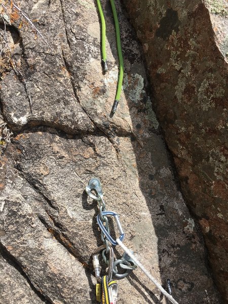The reach of a single 60m rope from the top anchors to the top of the second pitch.