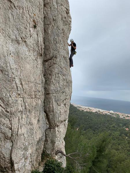 The crack on the left is the route. The dude on the right is on the 6b+ one route over.