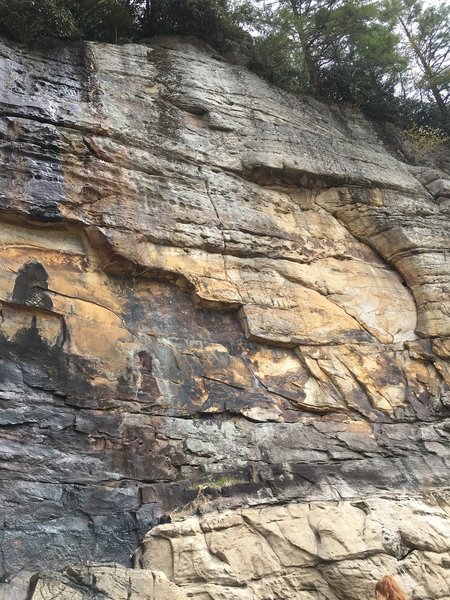 Follow the bolt line on the crack system in the middle of this face.