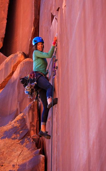 A few moves off the pillar and into the main crack which is about to traverse left.
