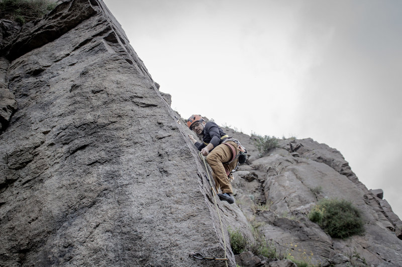 Juan J, Lead at the 3rd bold of the El Dedo Flaco (5.10d)