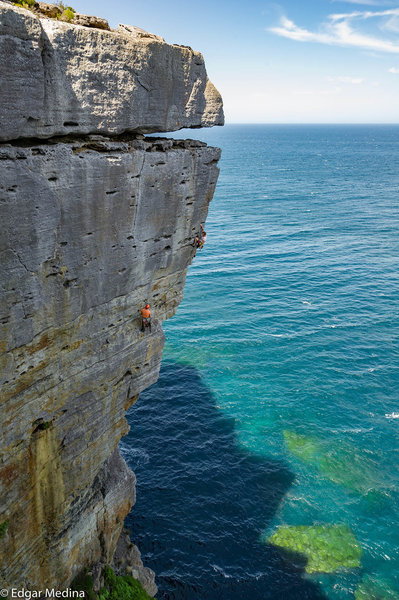 Jake Noblett climbing Our Terminal World (25/7b) at Point Perpendicular. Check out this and more in the360guide.com