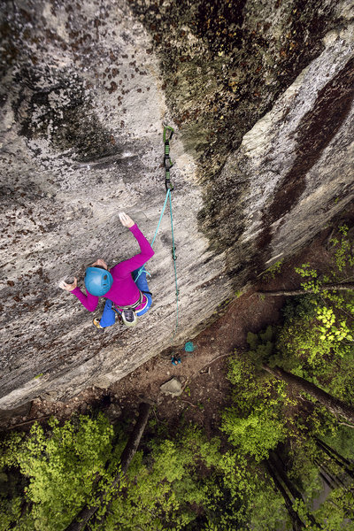 @cragmama near the top and somehow pulling on nothing. Solid send in tough conditions!