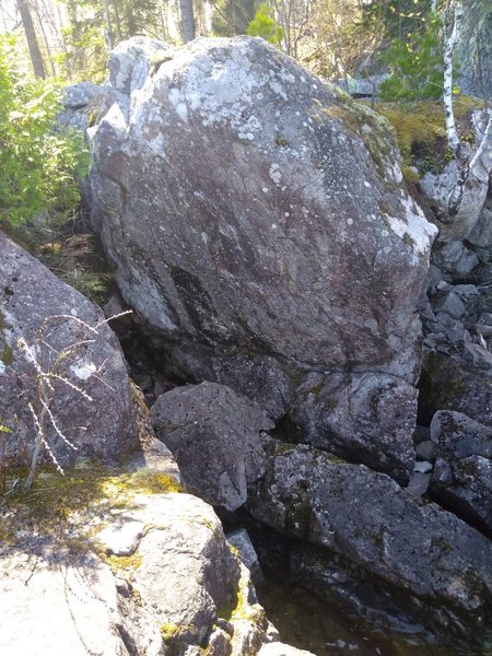 Nice boulder on the lake side of the trail beyond the point. It's got potential for three or four hard lines. Kind of has a poor landing. I've been trying the lines without using the ramp for feet. They should go.