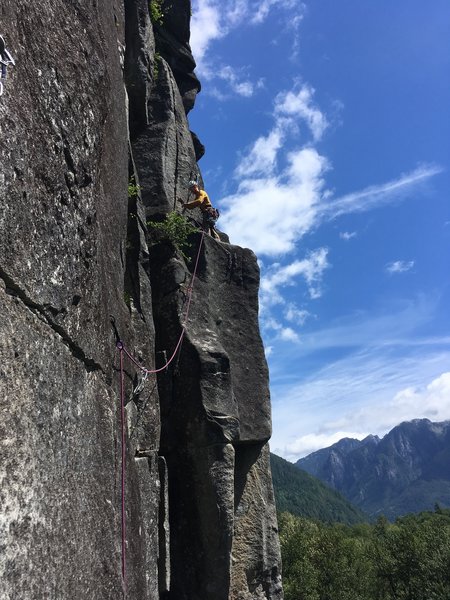 Tony at the P2 intermediate anchor at the base of the finger crack.