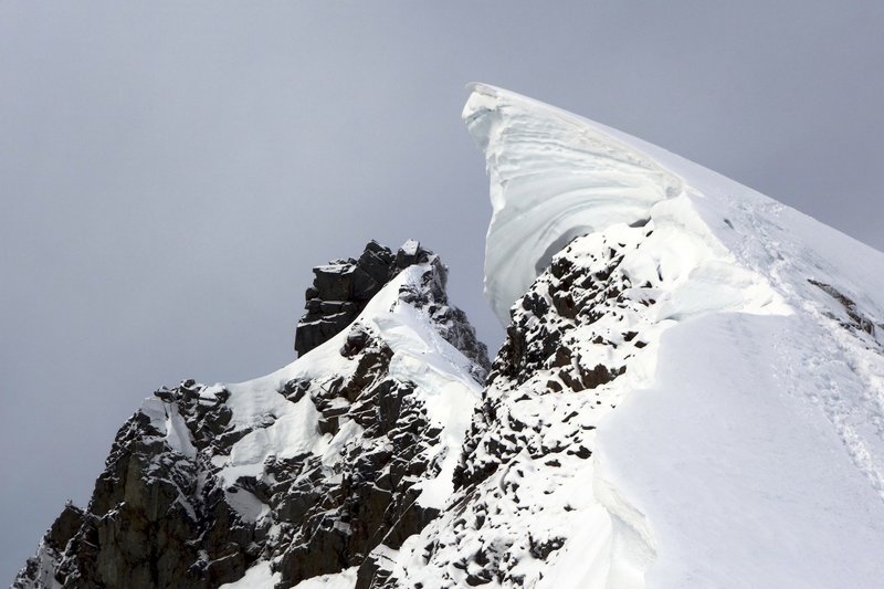 Cornice that forms in early season