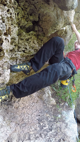 Strong roof sequence but at least the footholds are easy. Much more enjoyable than the roof cruxes in the El Bloque sector.