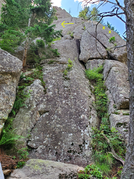 The start of P1: climb the shallow, fertile dihedral, go through the diagonal cracks to the arete, and clip the 2 bolts.