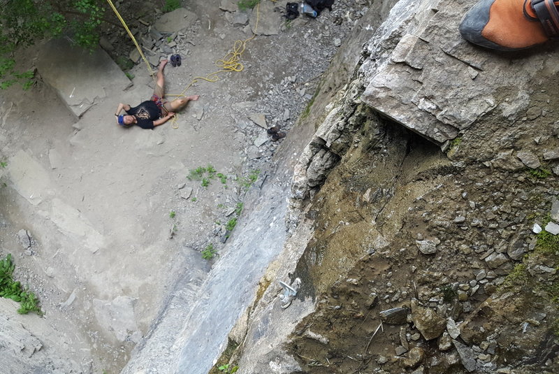 Climbing it after a rain the route at the ledge gets wet and slimy, also water action has gotten the ledge area dirty with dirt and pebbles when it used to be brushed totally clean.