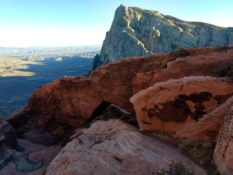 Looking back towards the arch after having passed under it. This is a landmark for the higher walk + rap option. Go a little higher, find cairns leading into a gully, a few single rope raps, one optional, then down painted bowl, towards IBM boulder, etc