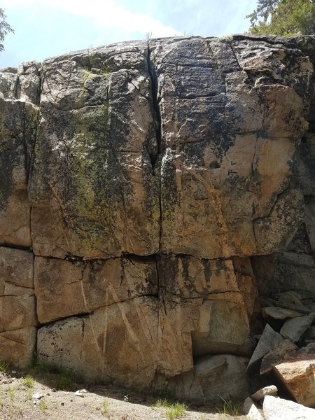 Based on the description I think this is the route. Didn't climb it.