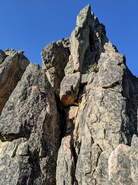 The final pitch follows the weakness to a short but fun chimney
