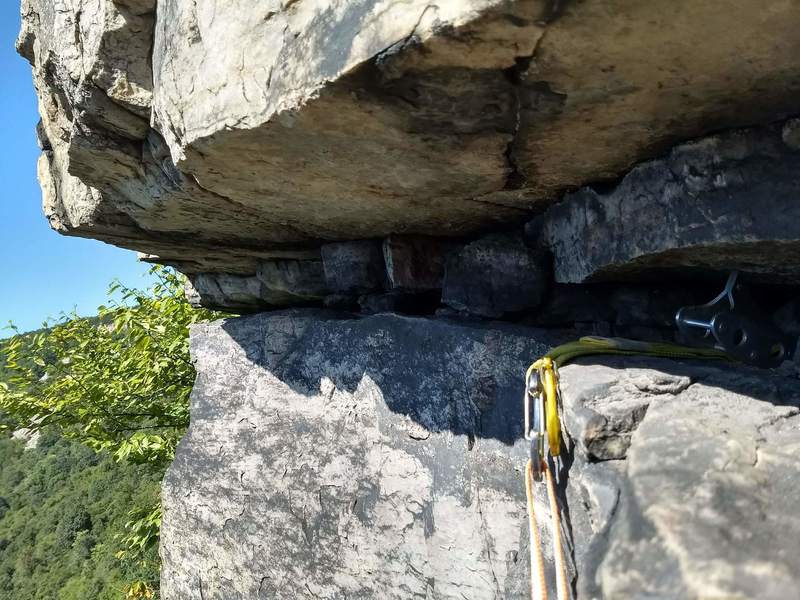 Nice horizontal before the first roof looks like a BD #4, but its grimy and doesn't sit right. Tricam #6 laughs in the face of grimy uneven cracks and seats perfectly