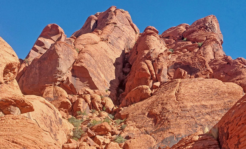 from lower wide ridge up NE to main SW+S ridges of Calico Peak