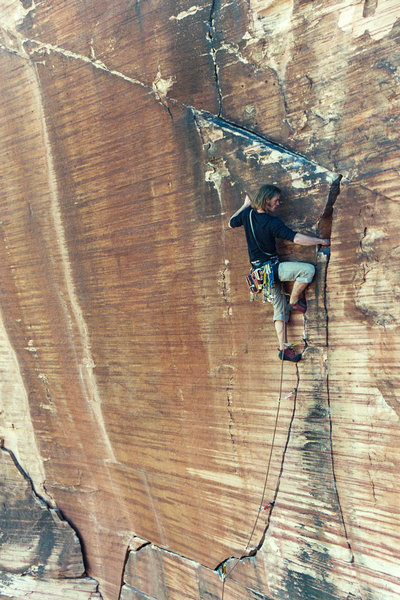 Micah Smith sending Yin and Yang in Calico Basin. Circa 2003 on Kodak film.