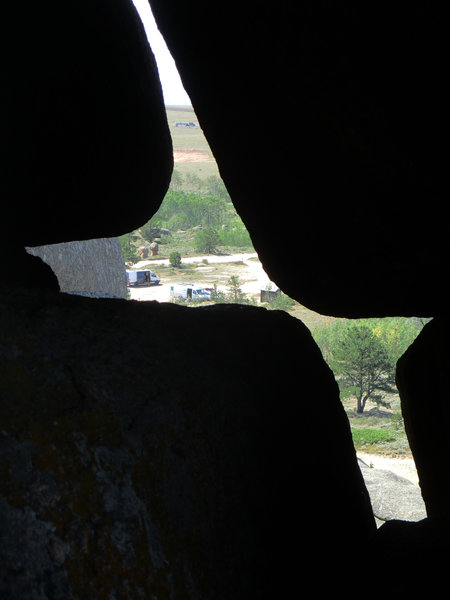The crux of Whipping Boy and the Nautilus parking lot, seen from atop the first tier of Humper. You can wriggle all the way to WB through either the upper or lower chimney.