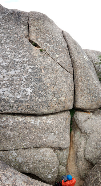 Climb the crack straight up for Straight 4 Ward! Par Four breaks off to the left. There is a single slab move to get from the crack to a nice edge/flaring crack to finish. An offset nut works well just before launching into the slab.