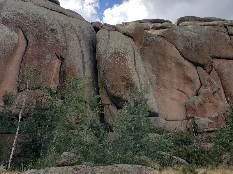 W.C. Crack on the left, and Hamburger Crack ascends the right-facing corner behind on the right. Jim Jam Area is on the tier above.