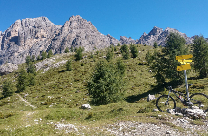 Laserzwand walls seen NW from wide gravel access road