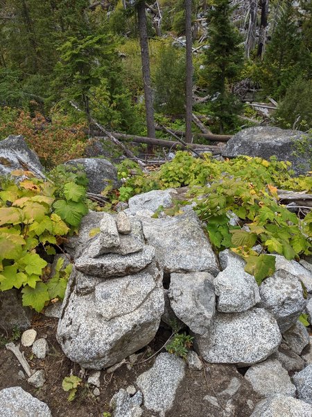 Cairns for turnoff to snowcreek wall