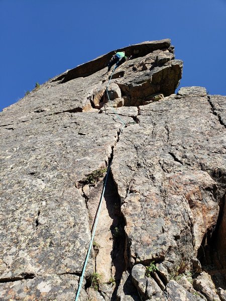 Michael jams his way up the beautiful crack on P2