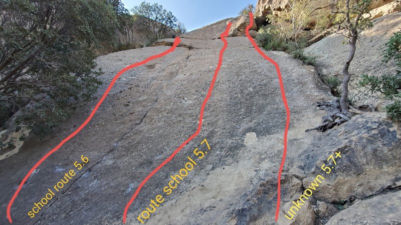 This wall is located in Zona de Constelaciones. In other sources we saw the first 2 routes as ruta escuela 1 & 2