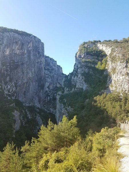 From the parking lot. L'Offre is on the right side of the gorge