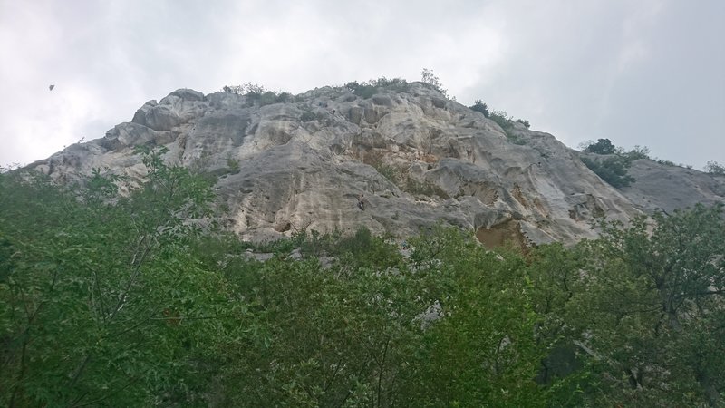Settore Settentrionale from the trail. Lower climber is on the Diretta 1 variation to Mariangela. Upper team is on pitch 4 of Mariangela.