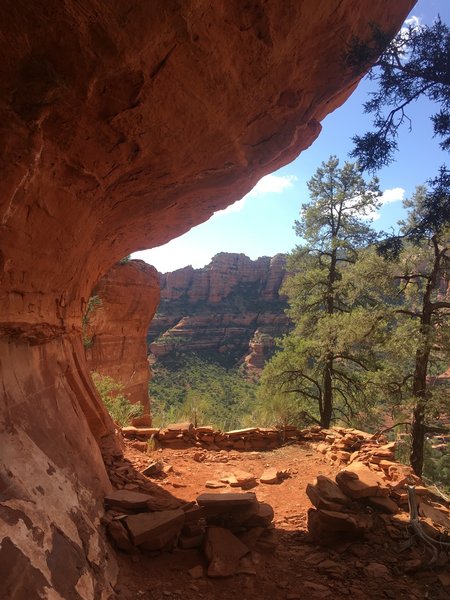 I think I saw at least 7 cliff dwellings in and around us on approach. This one was the easiest to get to but also a bit worn down.