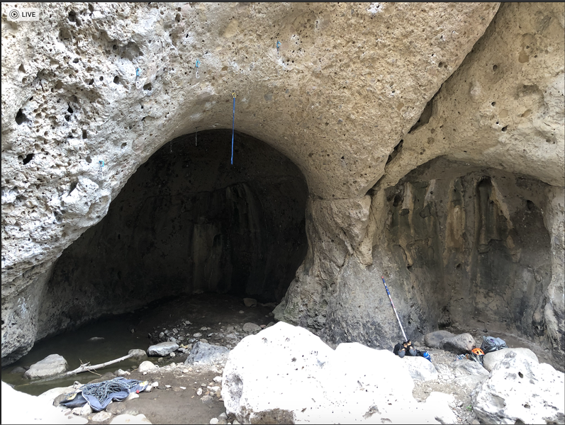 Starts on the left of this cave and works towards the right. Overhung.