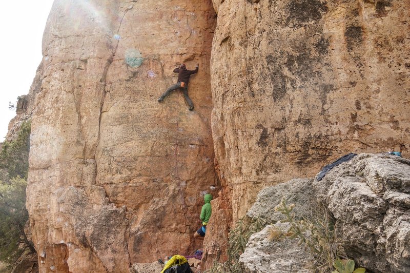 Tony N. trying to stay warm on 'ReGroovy'... an aptly named route. Afternoon was maybe not the best time to try....
<br>
<br>
Photo by Jeff Sung.