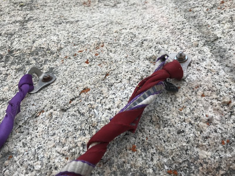 Rappel bolts/tat as of Oct 19 for the single rap into SE descent gully.