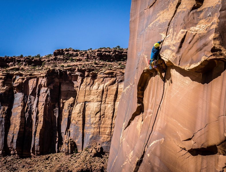 Pulling into the crux section of Incisor.