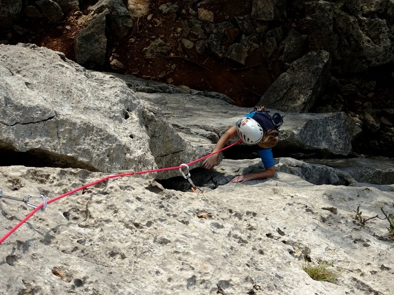 Jen navigates the deceptively fun wide crack on L'Anello Magico