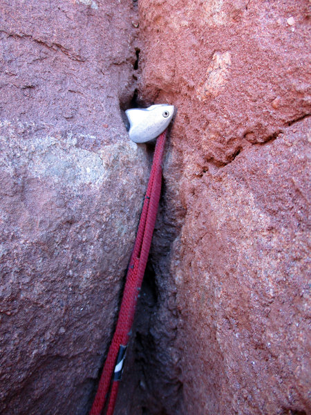 Fun BW placement on P1, allowing me to move up high enough to clean out a seam with a nut tool. I found 2 pockets large enough in the sloping slab to set my smallest brassie & peanut to make 2 moves up before getting an OK Totem. Meanwhile, this fell out!