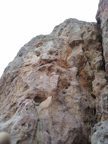 Brown Baggin' follows the line just left of the hanging rope. The 12b variation goes up the orange headwall just left of the dihedral mid-route. 11+? variation proceeds up the dihedral. Routes re-join to the left of the roof.