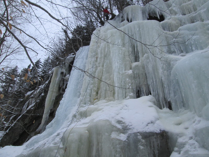 Usually, there are steeper and more challenging WI4 lines on the left side of the flow.