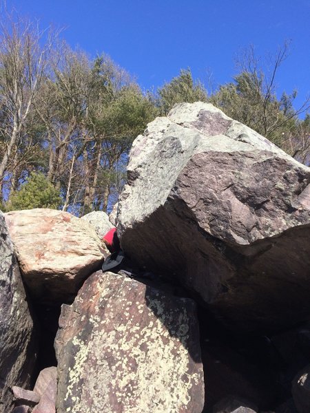 Blood Diamond starts high on the left side of the hanging boulder. Detached blocks aren't used.