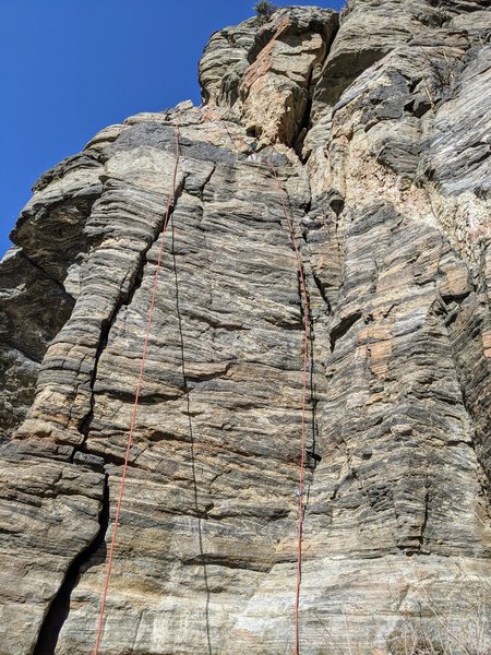 Climbs the crack up the corner to chain anchors up on a nice ledge