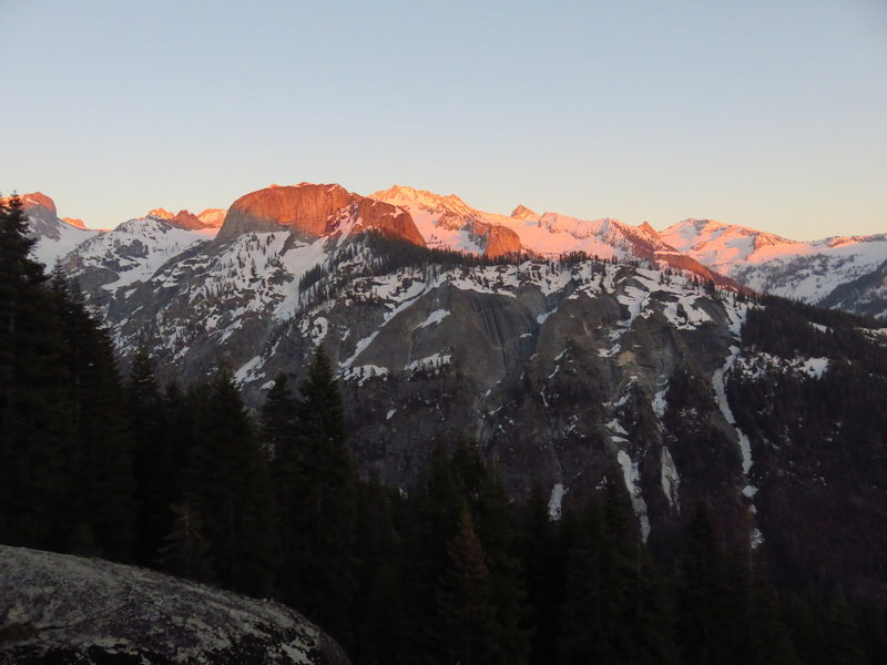 The Great Western Divide from Bearpaw. L to R: Black Spur, Lawson Peak, Black Kaweah, Thor Pinnacle, Eagle Scout Pk., Hamilton Dome, Diamond Dawg, Mt. Carol, Lippincott, Darth Vador Dome, Mt. Eisen.