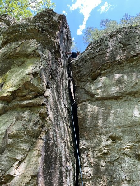 Gear #.4 X4 in the horizontal crack, #.75 in the flake & #6 up high