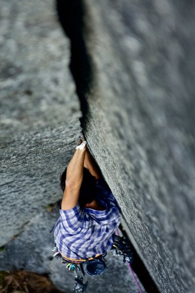 seth hobby on second pitch just perfect hand crack of tattletale. short, yes. awesome, yes. shot in 2008 i think. photo by bissell hazen