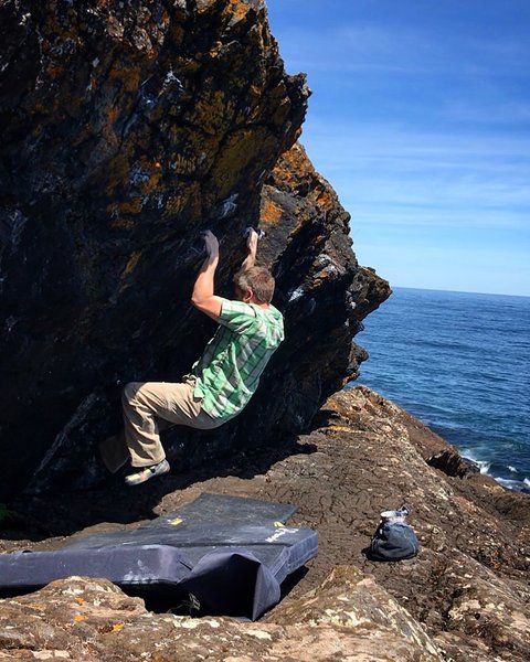 Hands-down one of the best problems in MQT. Long, sustained, cool movement, and great location.